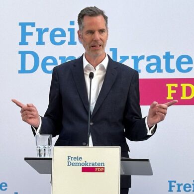 FDP-Chef Dürr: Man sollte auch weniger Urlaub nehmen dürfen. (Archivbild)