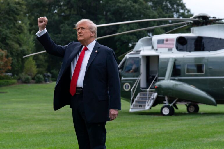 Trump spricht eine Warnung an die Hamas aus.