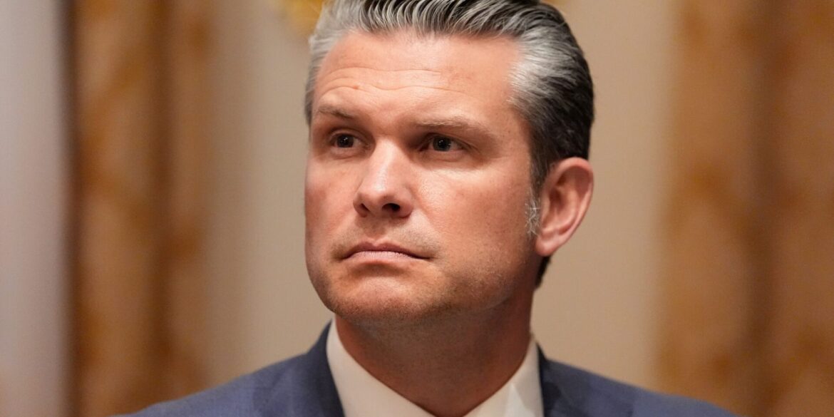 Hegseth nennt sich seit längerer Zeit Kriegsminister. (Archivbild)