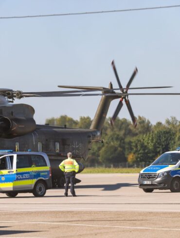Einer der Beschuldigten wurde mit einem Bundeswehr-Hubschrauber nach Karlsruhe gebracht.