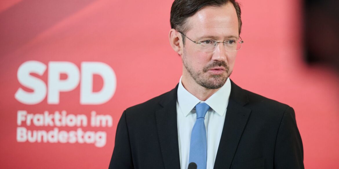 SPD-Fraktionsgeschäftsführer Wiese verweist darauf, dass sich die Koalition auf ein Gesamtrentenpaket verständigt hat. (Archivbild)