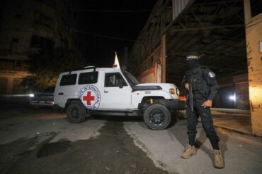 Die Hamas händigte die sterblichen Überreste zweier weiterer getöteter Geiseln an das Rote Kreuz aus. (Archivbild)