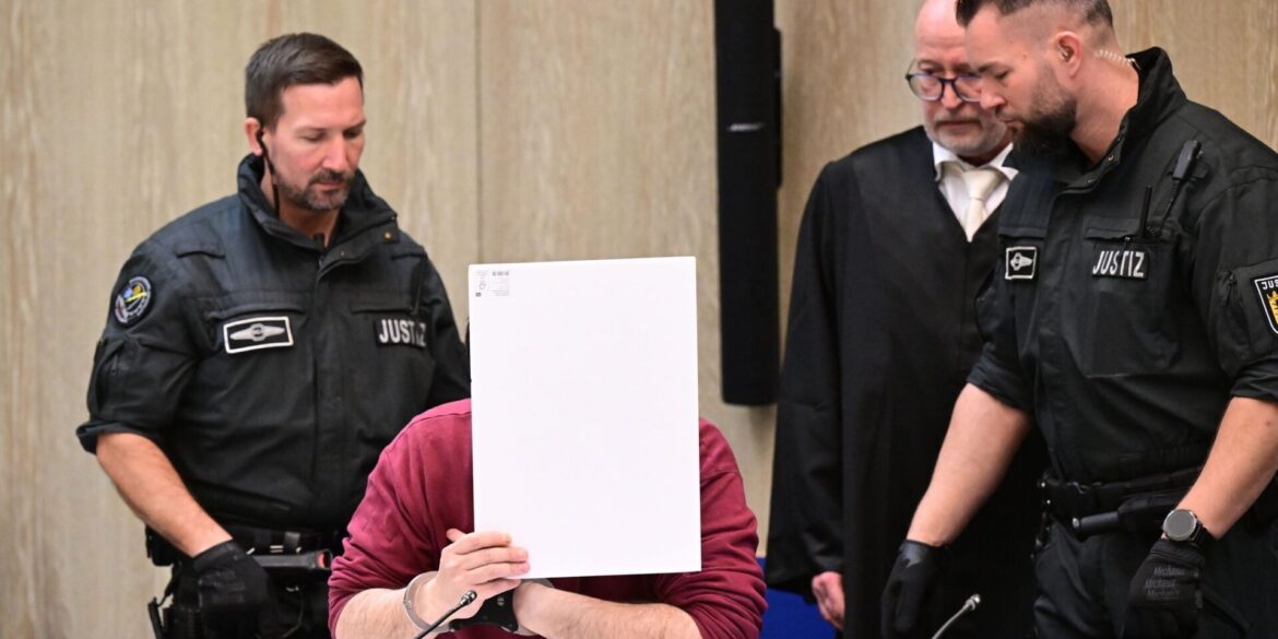 Der Angeklagte äußerte sich via seinem Verteidiger Uwe Kosmala zur Tat.