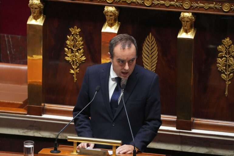 Frankreichs Premier geht in der politischen Krise auf die Opposition zu.
