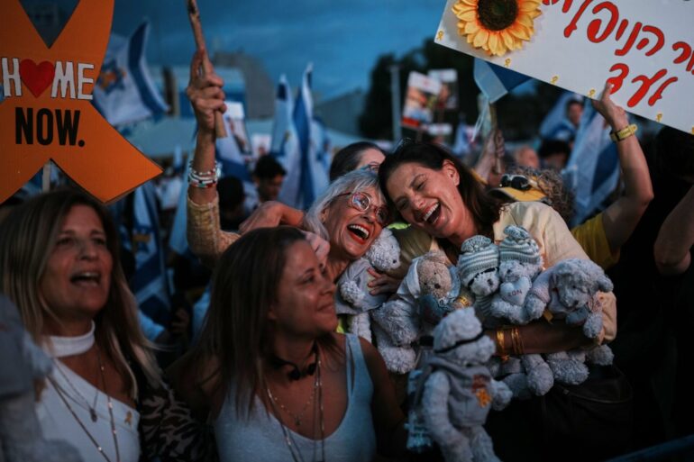 An dem Schicksal der während des Hamas-Massakers in den Gazastreifen verschleppten Geiseln hat ganz Israel emotional tief Anteil genommen.
