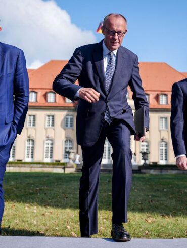 Merz, Vizekanzler Klingbeil und Innenminister Dobrindt traten gemeinsam vor die Presse.