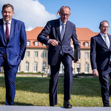 Merz, Vizekanzler Klingbeil und Innenminister Dobrindt traten gemeinsam vor die Presse.