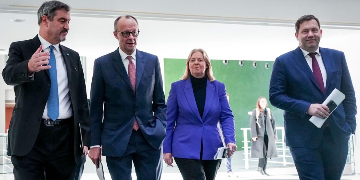 Zufriedene Gesichter nach langer Nachtsitzung: Die Koalition einigt sich bei mehreren Streitthemen.