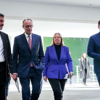 Zufriedene Gesichter nach langer Nachtsitzung: Die Koalition einigt sich bei mehreren Streitthemen.