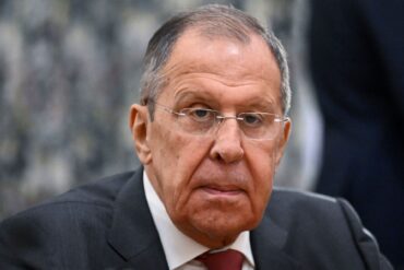 «Wenn man einfach so aufhört, bedeutet das, die Ursachen dieses Konflikts zu vergessen», sagte Außenminister Sergej Lawrow der russischen Nachrichtenagentur Interfax zufolge. (Archivbild)