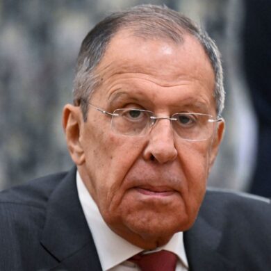«Wenn man einfach so aufhört, bedeutet das, die Ursachen dieses Konflikts zu vergessen», sagte Außenminister Sergej Lawrow der russischen Nachrichtenagentur Interfax zufolge. (Archivbild)