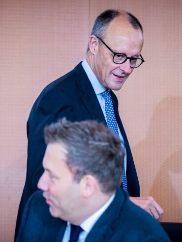 Erst schaltete sich Klingbeil in Debatte ein, dann erklärte sich Merz.