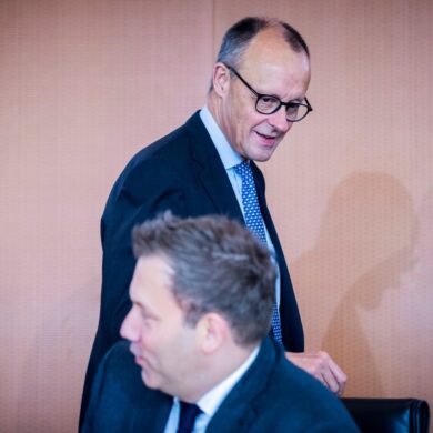 Erst schaltete sich Klingbeil in Debatte ein, dann erklärte sich Merz.