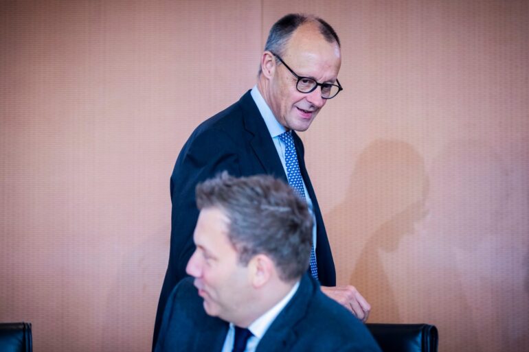 Erst schaltete sich Klingbeil in Debatte ein, dann erklärte sich Merz.