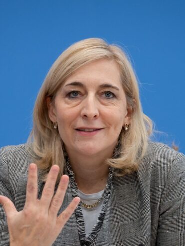 Gesundheitsministerin Nina Warken (CDU) will die Pflegeversicherung reformieren. (Archivfoto)