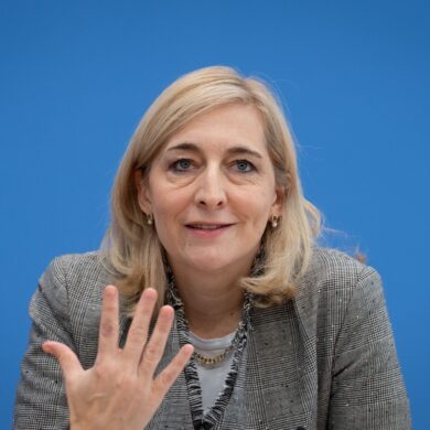Gesundheitsministerin Nina Warken (CDU) will die Pflegeversicherung reformieren. (Archivfoto)