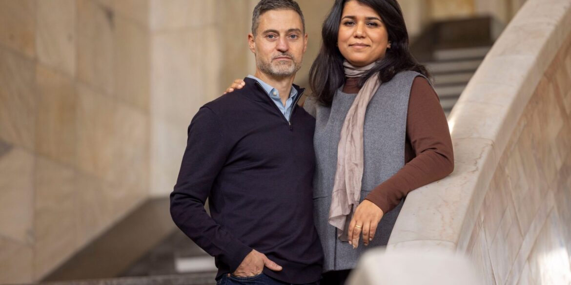 Saba-Nur Cheema und Meron Mendel sind ein außergewöhnliches Ehepaar: Sie, eine Politologin und Expertin für Antisemitismus und Islamfeindlichkeit, ist Muslimin mit pakistanischen Wurzeln. Er, Professor und Direktor der Bildungsstätte Anne Frank in Frankfurt am Main, ist ein in Tel Aviv geborener Jude.
