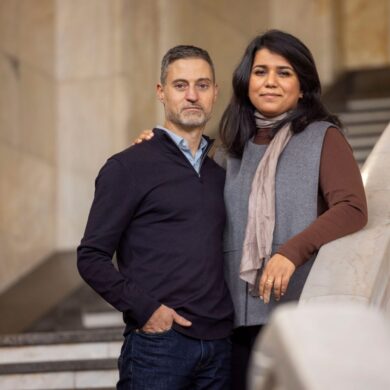 Saba-Nur Cheema und Meron Mendel sind ein außergewöhnliches Ehepaar: Sie, eine Politologin und Expertin für Antisemitismus und Islamfeindlichkeit, ist Muslimin mit pakistanischen Wurzeln. Er, Professor und Direktor der Bildungsstätte Anne Frank in Frankfurt am Main, ist ein in Tel Aviv geborener Jude.