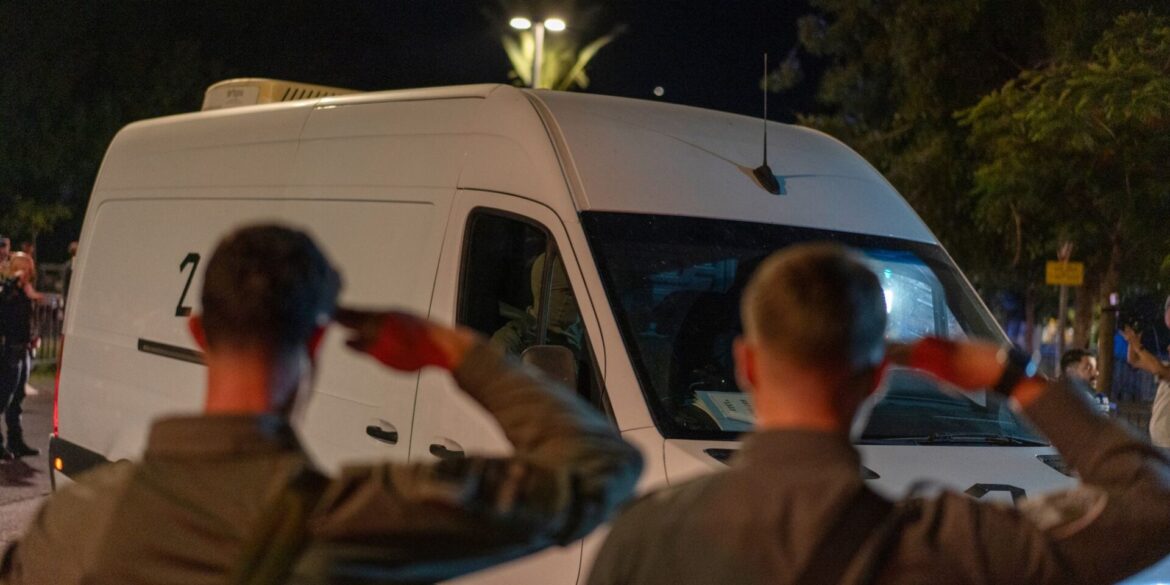 Bisher übergab die Hamas nur vier Särge. Laut Vereinbarung soll sie jedoch alle 28 toten Geiseln zurückgeben. (Archivbild)