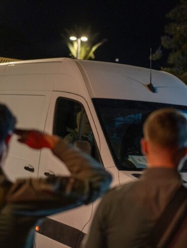 Bisher übergab die Hamas nur vier Särge. Laut Vereinbarung soll sie jedoch alle 28 toten Geiseln zurückgeben. (Archivbild)