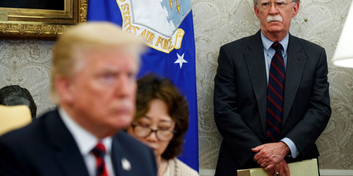 Der Trump-Kritiker Bolton ist angeklagt worden. (Archivbild)