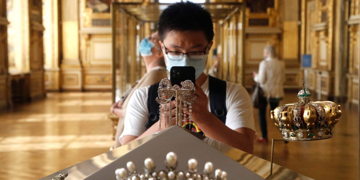 Die beim Einbruch in den Louvre erbeuteten Schmuckstücke sind von unschätzbarem Wert (Archivbild).