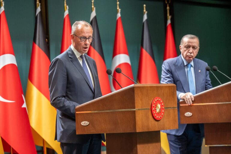 Bundeskanzler Merz bietet der Türkei eine Neubelebung der strategischen Partnerschaft an