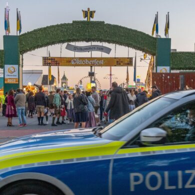 Das Münchner Oktoberfest durfte am Mittwochabend nach einer Bombendrohung wieder öffnen.