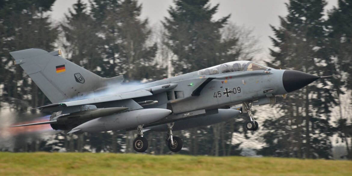 Deutschland hat für die Übung unter anderem drei Tornados angemeldet. (Archivbild)