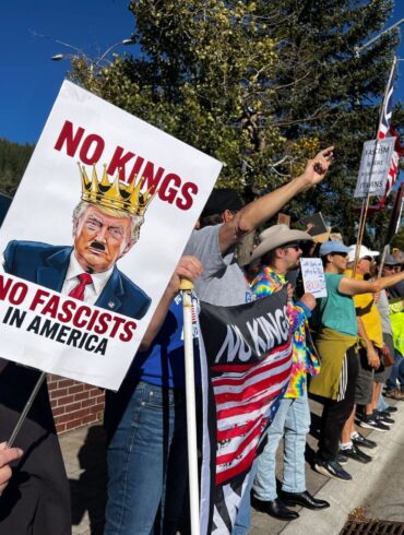 Auch in Truckee in Kalifornien gab es unter dem Motto «No Kings» Proteste gegen Präsident Trumps Politik.