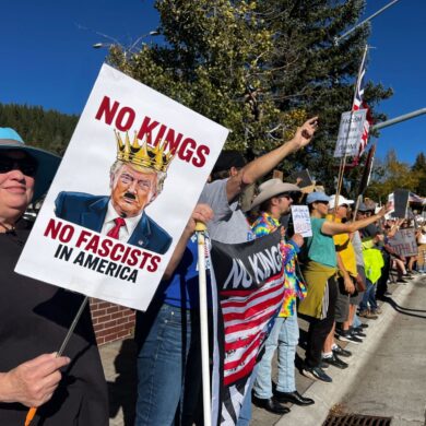 Auch in Truckee in Kalifornien gab es unter dem Motto «No Kings» Proteste gegen Präsident Trumps Politik.