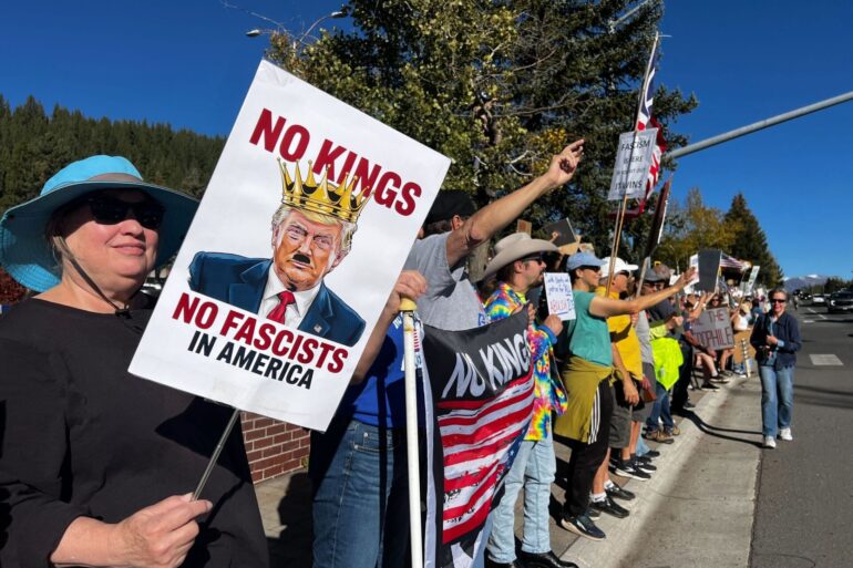 Auch in Truckee in Kalifornien gab es unter dem Motto «No Kings» Proteste gegen Präsident Trumps Politik.