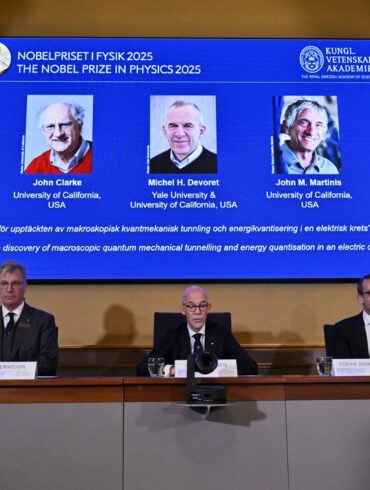 Den Nobelpreis für Physik erhalten 2025 die Quantenphysiker John Clarke, Michel Devoret und John Martinis.