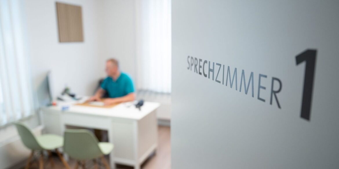 Soll eine Krankschreibung wirklich erst nach dem vierten Tag nötig sein? Die Arbeitgeber sind dagegen.