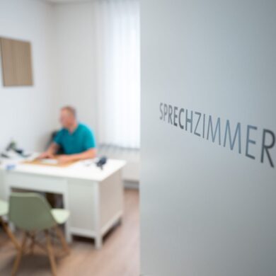 Soll eine Krankschreibung wirklich erst nach dem vierten Tag nötig sein? Die Arbeitgeber sind dagegen.