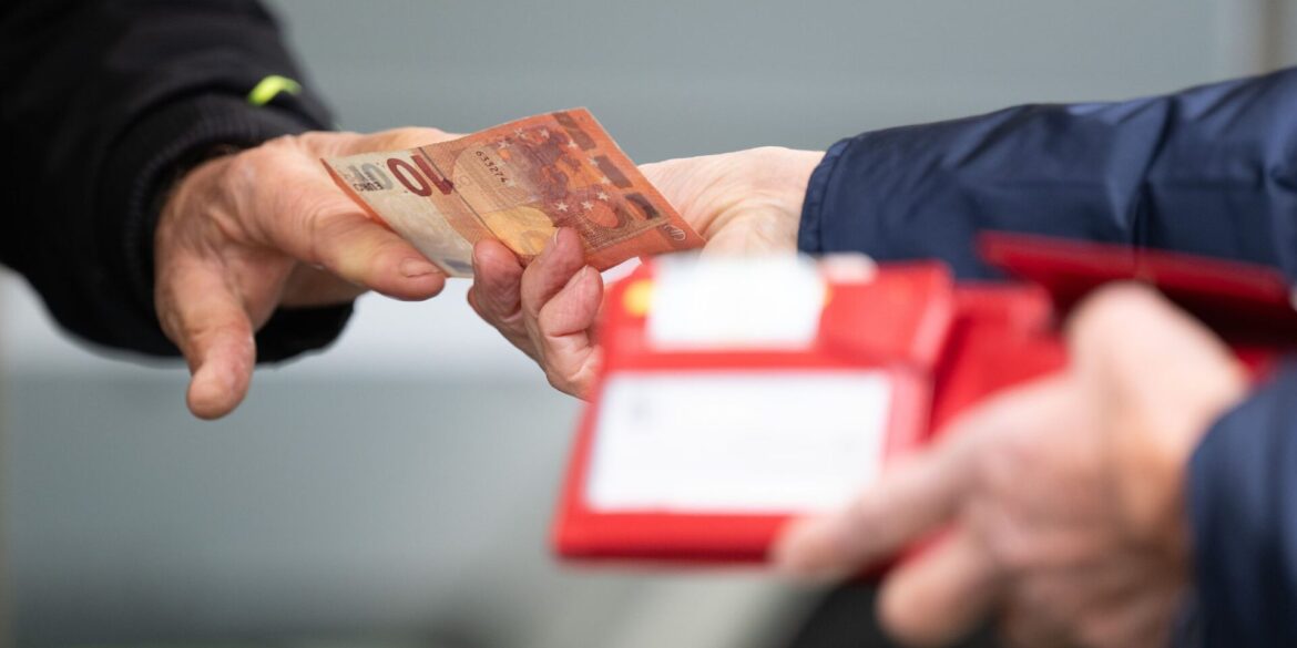 Lebensmittel und Dienstleistungen sind teils deutlich teurer als vor einem Jahr, das spüren die Menschen im Geldbeutel. (Symbolbild)