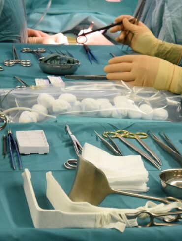 Bei Nierentransplantationen soll eine Gesetzesänderung für mehr Spenden sorgen. (Archivbild)