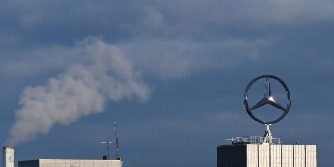 Mercedes-Benz mit Gewinneinbruch. (Foto aktuell)