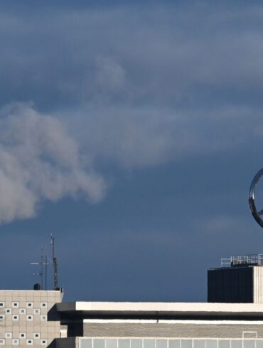 Mercedes-Benz mit Gewinneinbruch. (Foto aktuell)