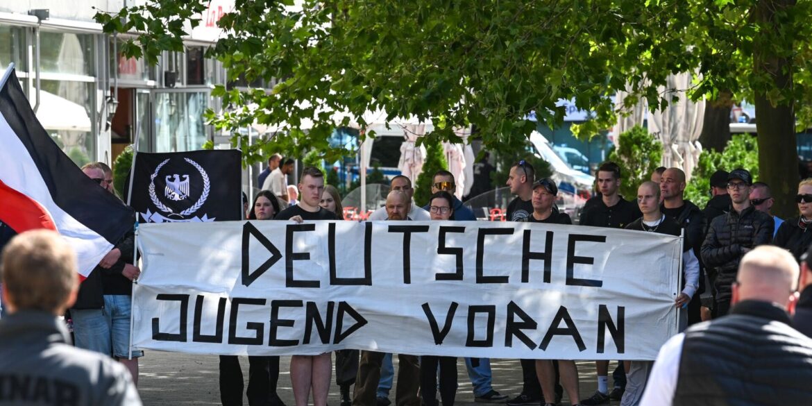 Die Gruppe «Deutsche Jugend Voran» wird von der Bundesregierung als Beispiel für eine junge, rechtsextreme Gruppierung genannt. (Archivbild)