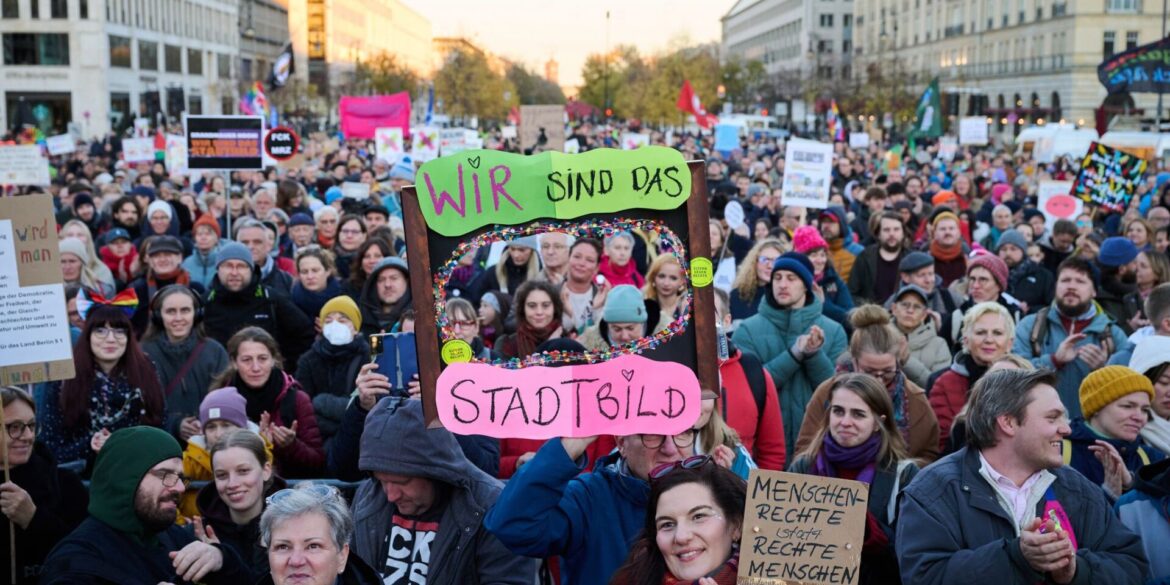 In Berlin und Kiel sind Demonstrationen zu den Merz-Äußerungen geplant.