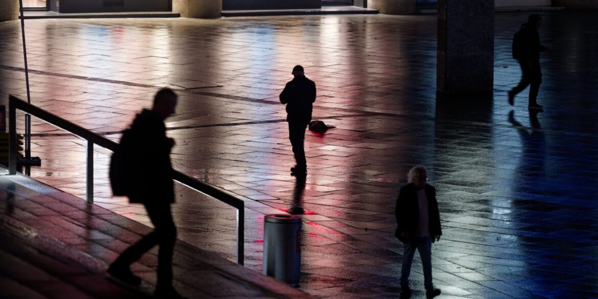 Nicht nur auf der Straße fühlen sich viele Frauen unsicher. (Symbolbild)