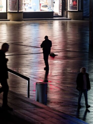 Nicht nur auf der Straße fühlen sich viele Frauen unsicher. (Symbolbild)