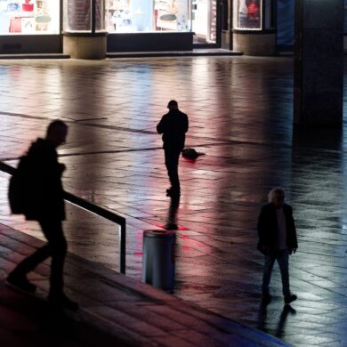 Nicht nur auf der Straße fühlen sich viele Frauen unsicher. (Symbolbild)