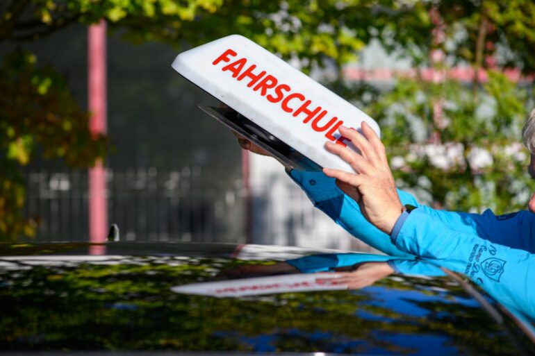 Die Fahrschulausbildung soll vereinfacht und günstiger werden. (Archivbild)