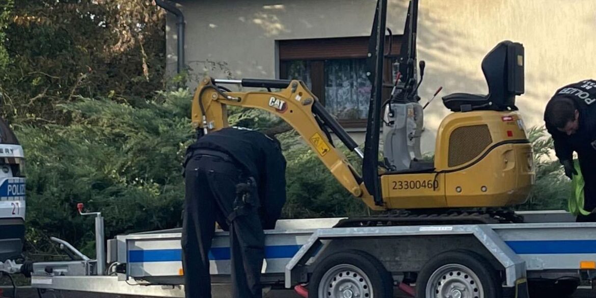 Bei der Suche nach Beweismitteln im Fall Rebecca setzte die Polizei auch einen Bagger ein.