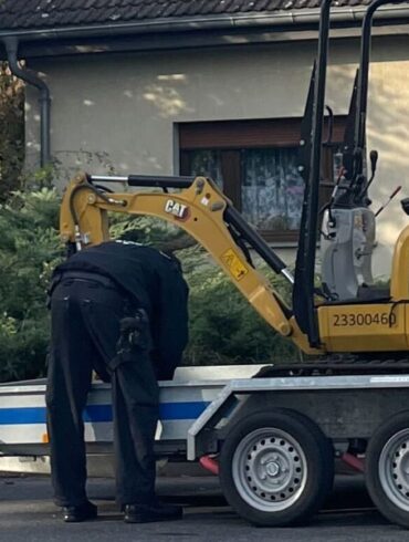 Bei der Suche nach Beweismitteln im Fall Rebecca setzte die Polizei auch einen Bagger ein.