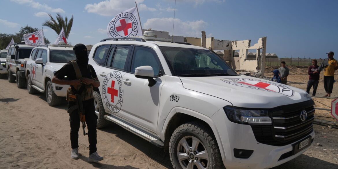 Die Hamas hat eine weitere Leiche an das Rote Kreuz übergeben, bei der es sich mutmaßlich um eine getötete Geisel handelt. (Archivbild)