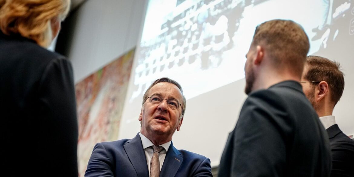 Aufatmen für den Verteidigungsminister: Die Einigung steht.