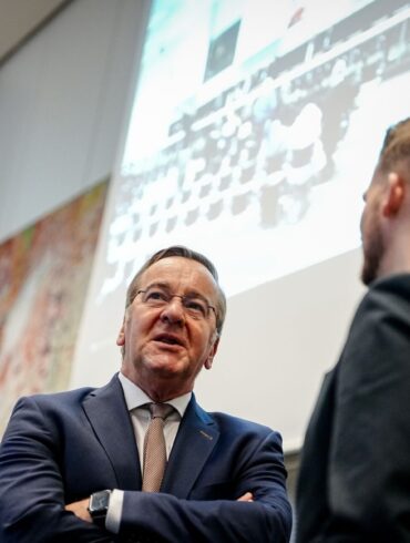 Aufatmen für den Verteidigungsminister: Die Einigung steht.
